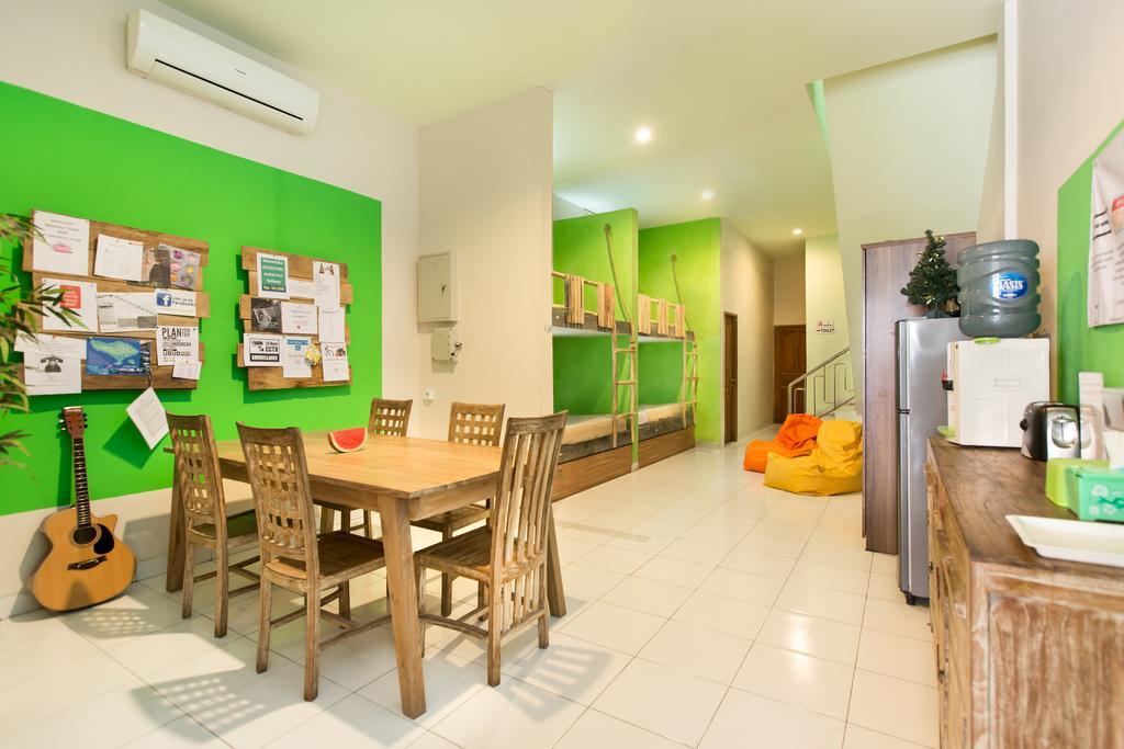 The Eco-Living Hostel Denpasa Buitenkant foto