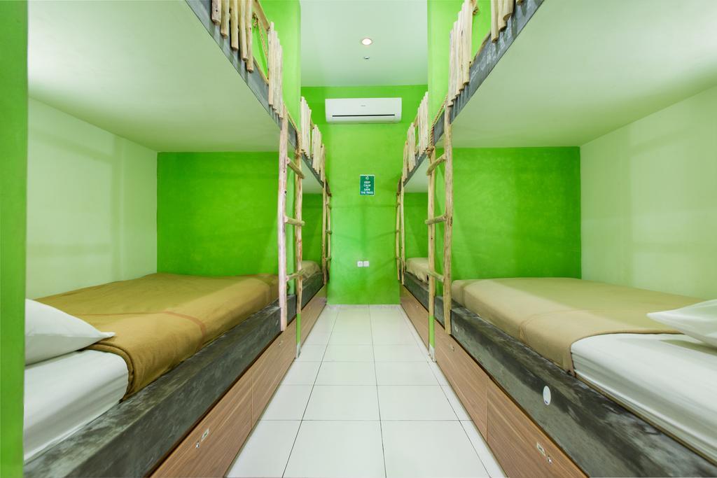 The Eco-Living Hostel Denpasa Buitenkant foto